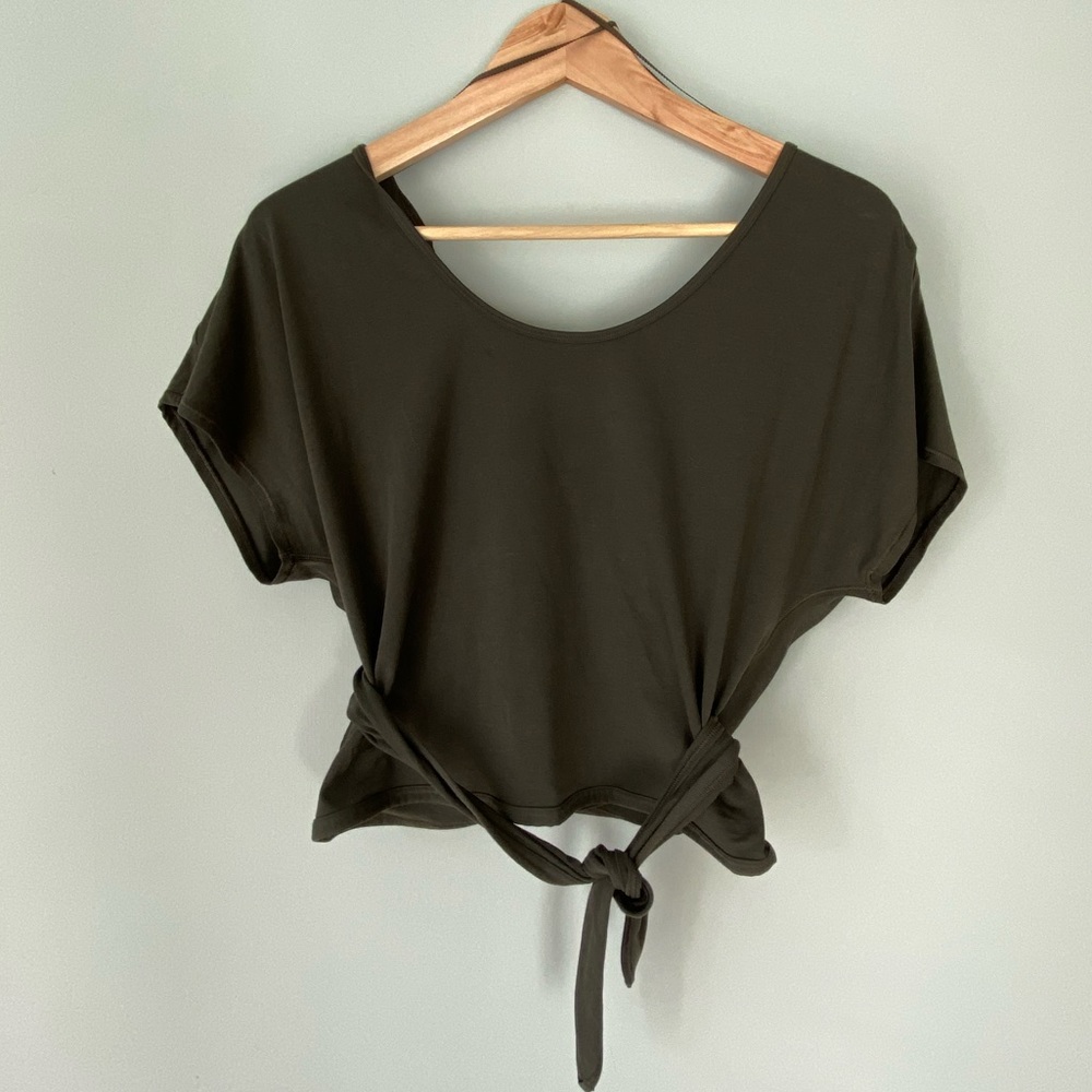 Lululemon 🍋 It’s a Tie Tee